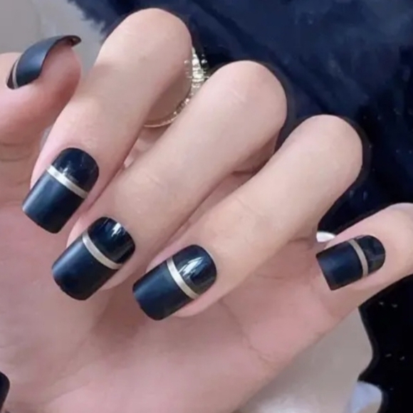 2/$16 Black Matte & Glossy Press on Nails - Picture 8 of 15